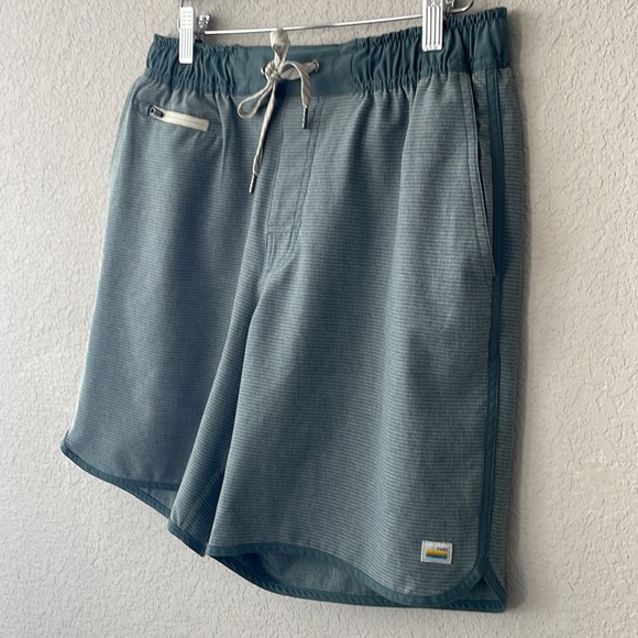 Vuori Banks short 7” - Picture 3 of 9